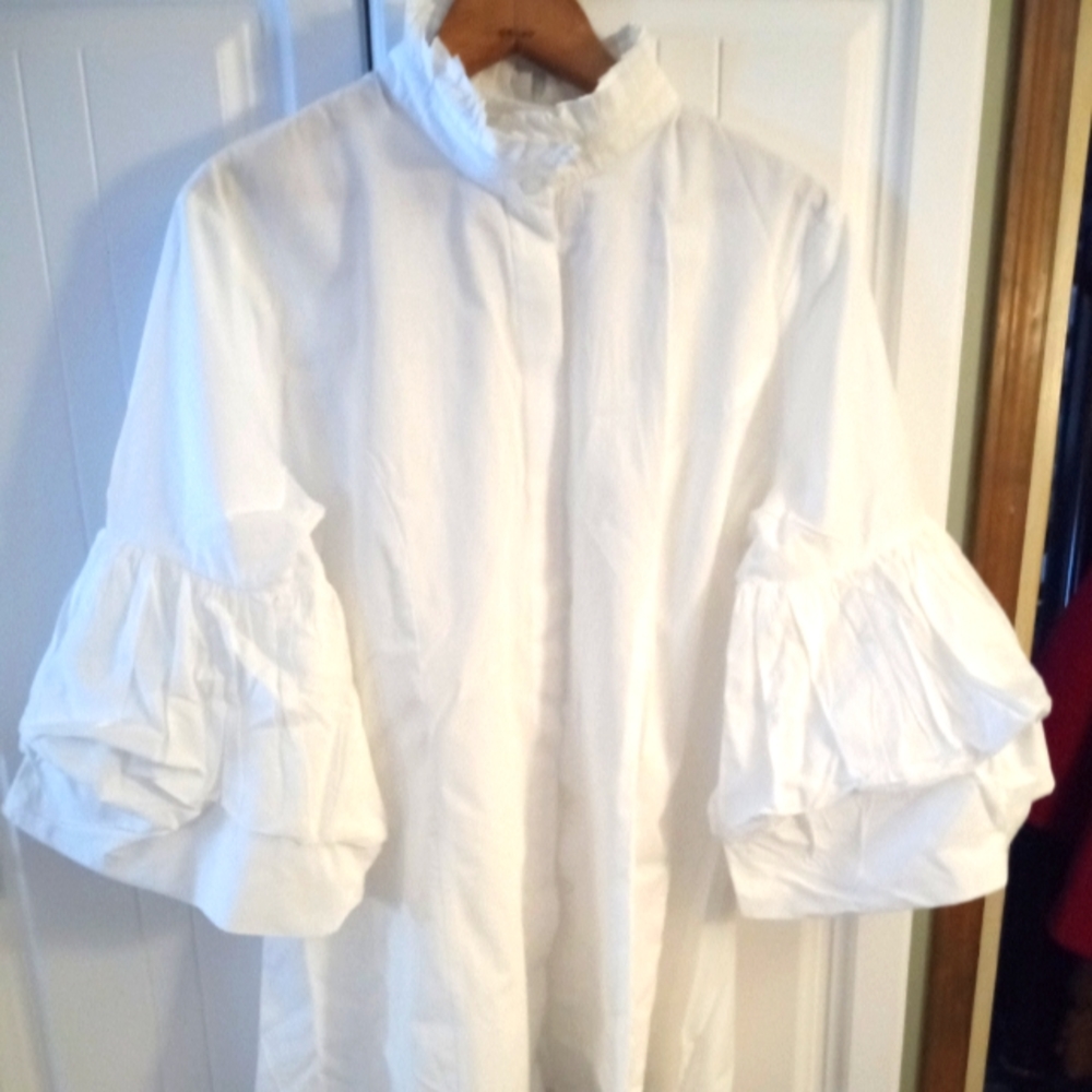 Woman's blouse size Med, vintage white, New York & company